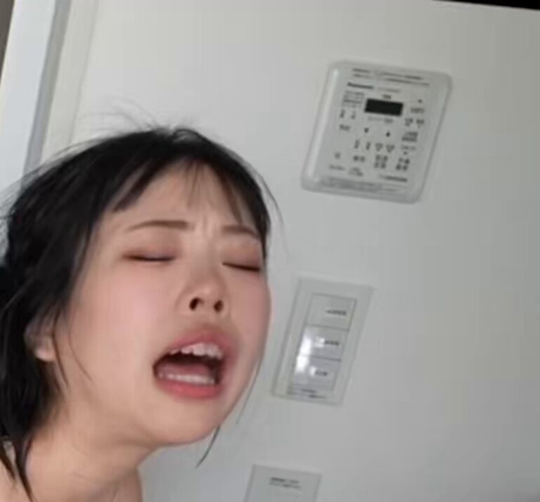 蹴っ飛ばされた犬みたいな声たまらん